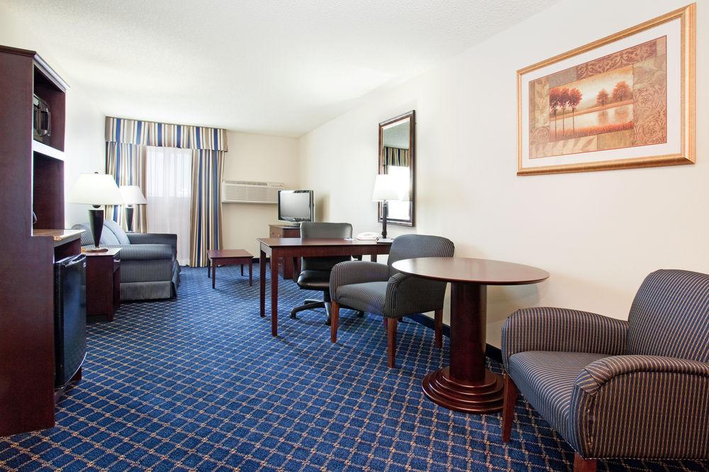 Holiday Inn Express Hotel & Suites Torrington By Ihg Екстериор снимка