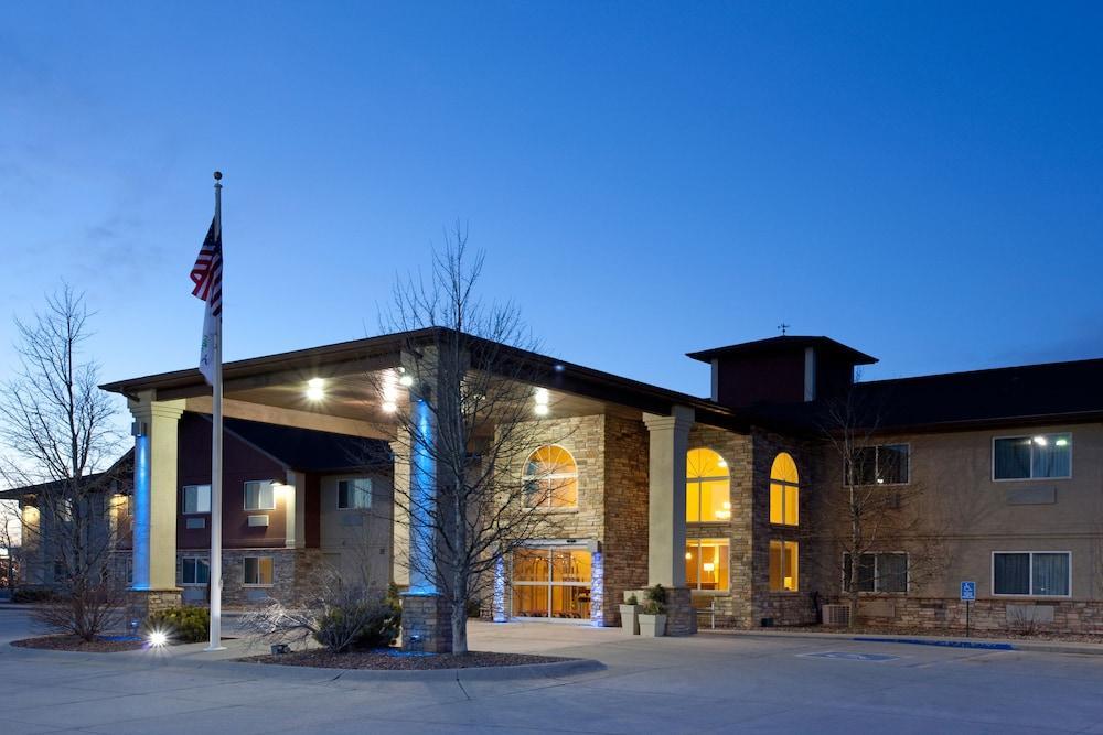 Holiday Inn Express Hotel & Suites Torrington By Ihg Екстериор снимка