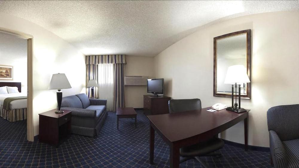Holiday Inn Express Hotel & Suites Torrington By Ihg Екстериор снимка