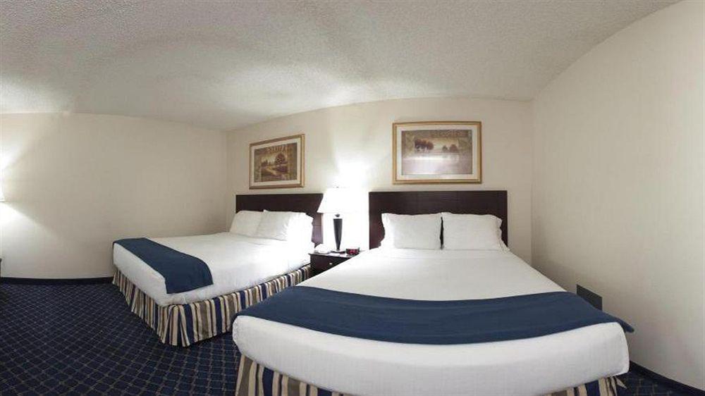 Holiday Inn Express Hotel & Suites Torrington By Ihg Екстериор снимка
