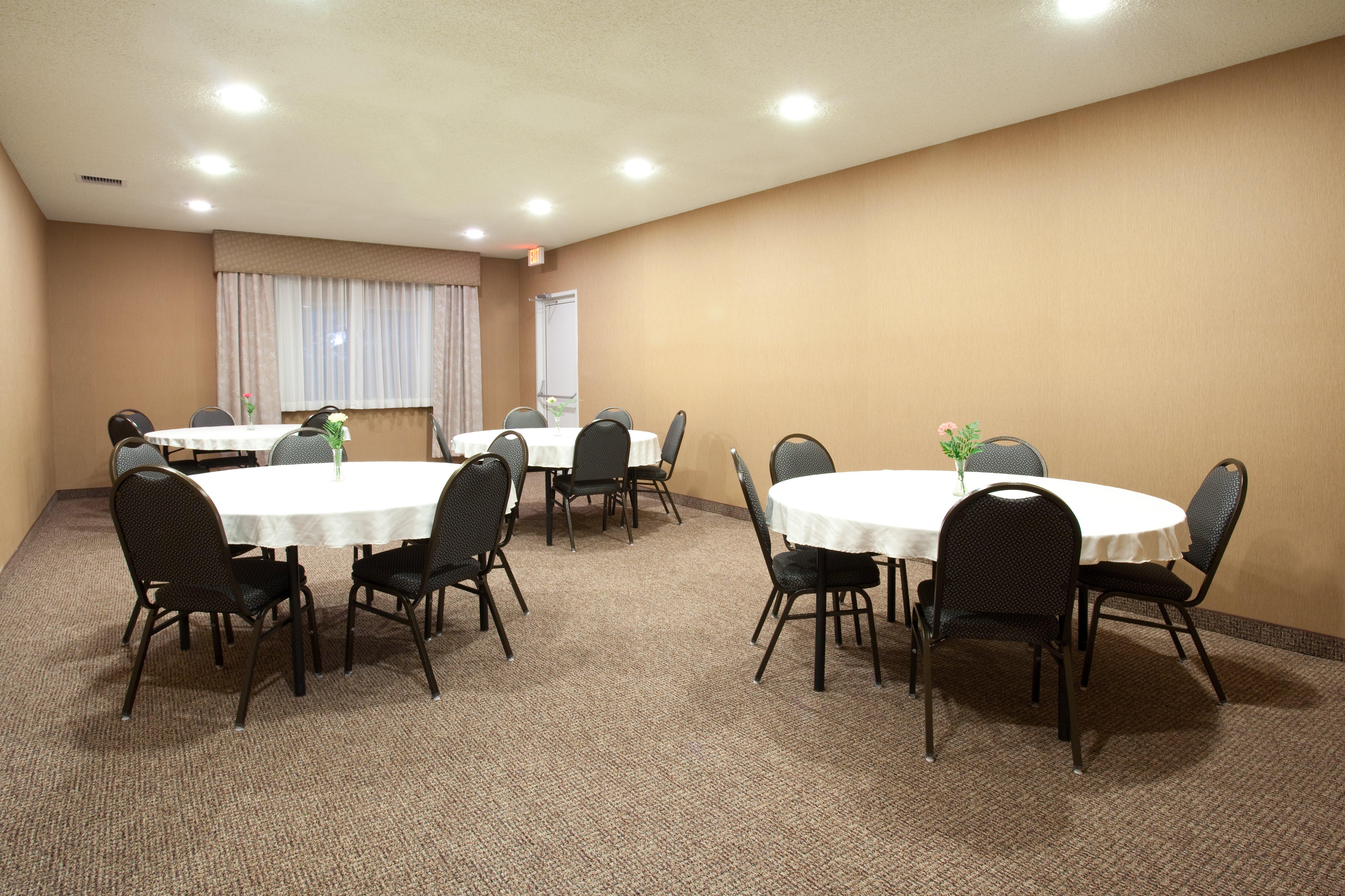 Holiday Inn Express Hotel & Suites Torrington By Ihg Екстериор снимка