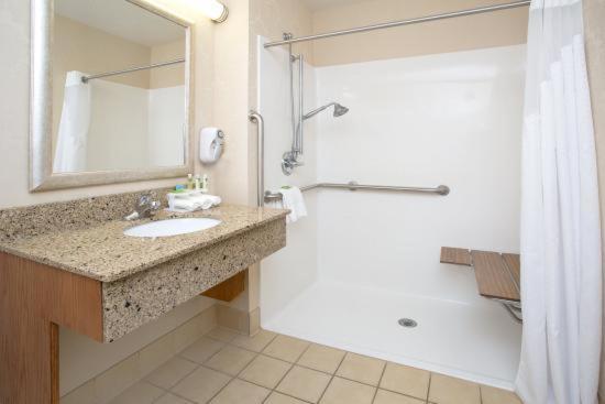 Holiday Inn Express Hotel & Suites Torrington By Ihg Екстериор снимка
